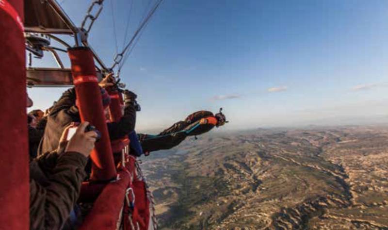 Adrenali bol bir ‘meditasyon’ sporu: Wingsuit 